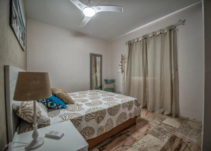 Con Terraza Y Vistas Al Mar